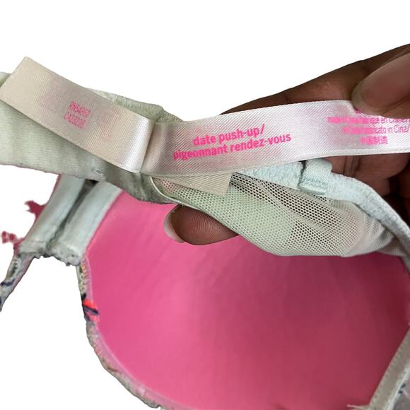 Victoria’s Secret PINK LIMITED EDITION The Date Wrap Push-Up Bra Size 32D - Picture 8 of 9